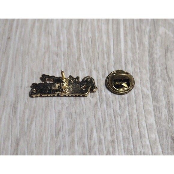 Vintage Merry Christmas Gold Tone Lapel Pin - Picture 3 of 4